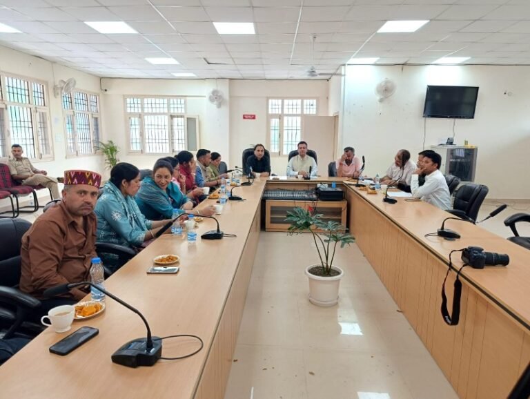 कोरम पूरा न होने से बंजार ब्लॉक समिति के अध्यक्ष-उपाध्यक्ष का चुनाव स्थगित।