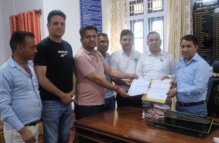 जनगणना कार्य ऑफ-टाइम में करवाने के निर्देशों का शिक्षकों ने किया विरोध।